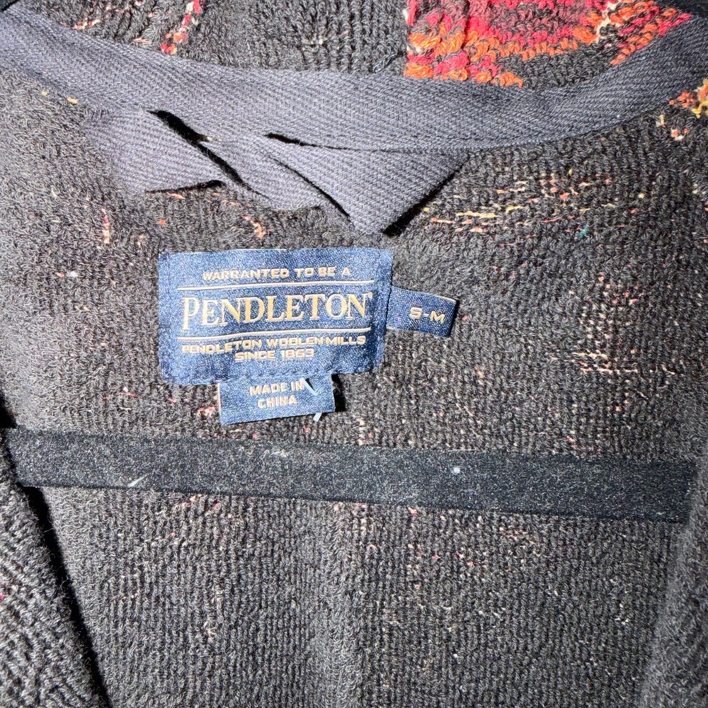 Pendleton Black and Red Patterned Robe - Picture 2 of 4